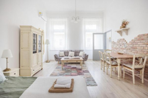 A touch of Provence and pastels in the centre